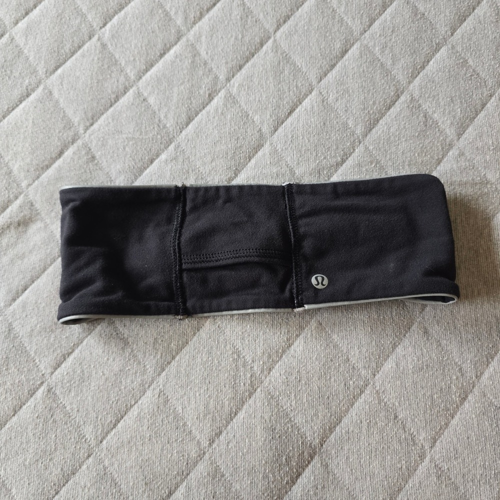 Lululemon Black Earwarmer Set my ponytail free window